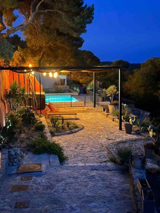 Sous Le « Figuier » Villa Cornillon-Confoux Luaran gambar