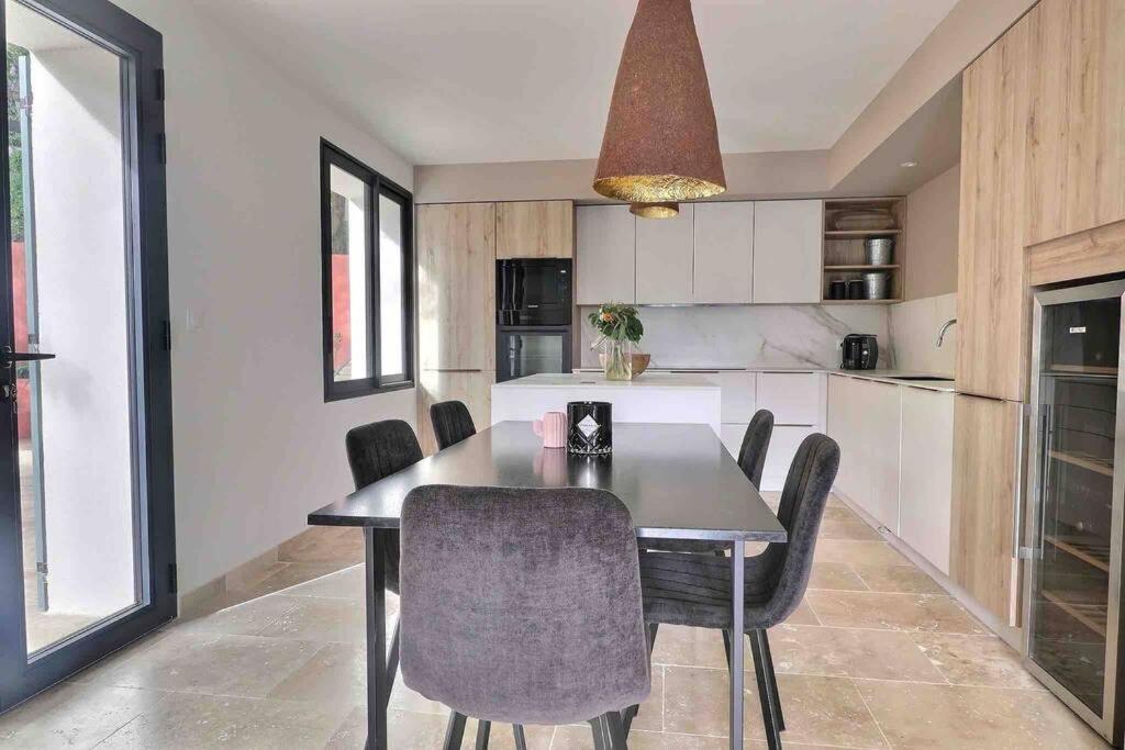 Sous Le « Figuier » Villa Cornillon-Confoux Luaran gambar