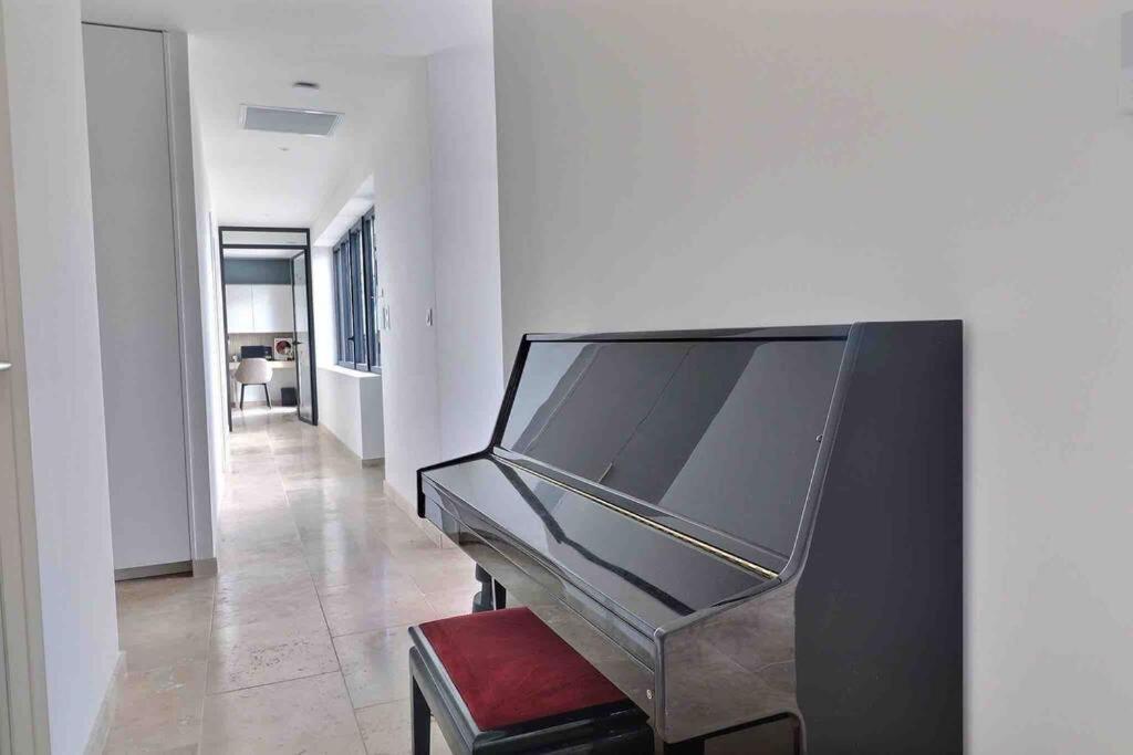 Sous Le « Figuier » Villa Cornillon-Confoux Luaran gambar