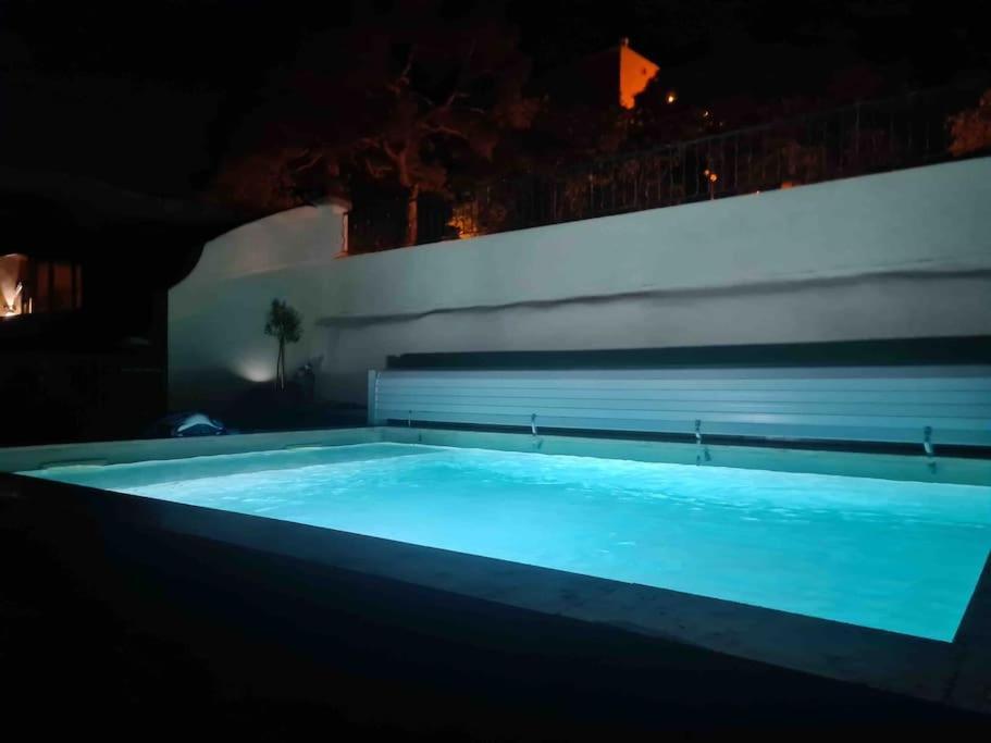 Sous Le « Figuier » Villa Cornillon-Confoux Luaran gambar